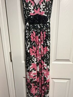 ECI Black White and Pink Floral Maxi Dress Sz 12.              Bx1